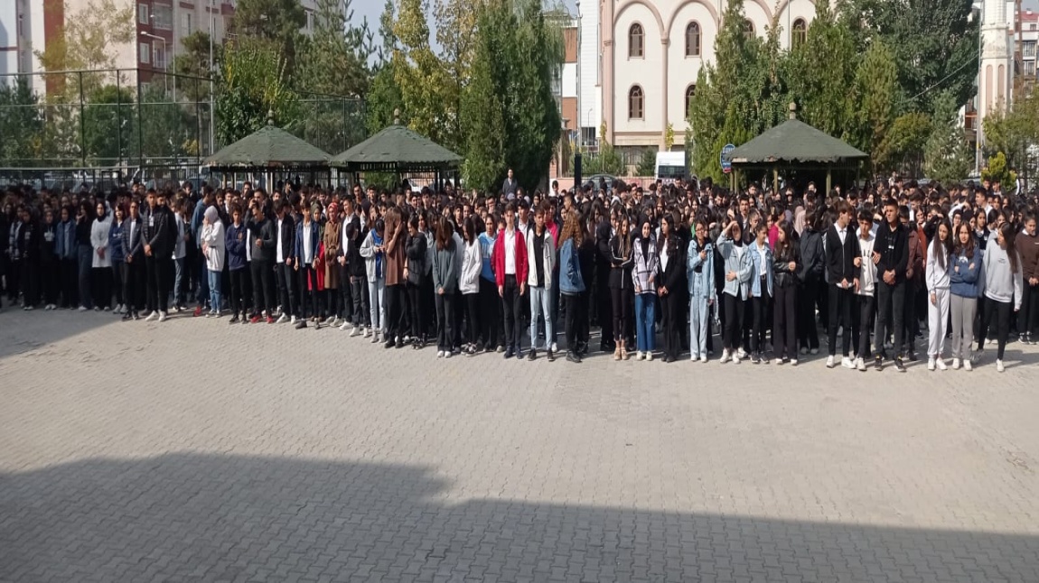 Türkiye Genelinde Yapılan  Deprem Tatbikatına Okulumuz da Katılım Gösterdi.